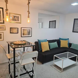 Con Encanto Y Ubicación Perfecta , Cádiz España